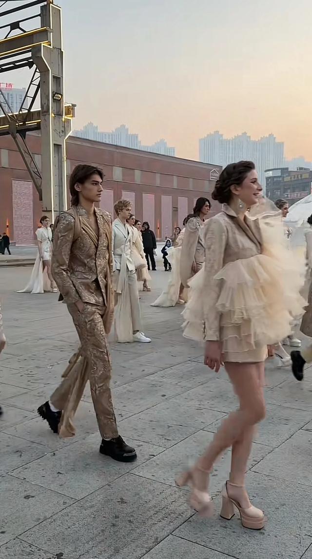 哈尔滨国际时装周：冰雪盛宴引领全球时尚风潮